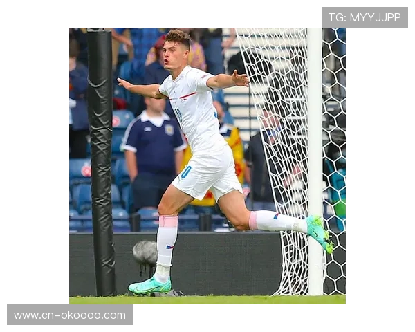 奥萨苏纳定位球战术奏效,布迪米尔乱战破门