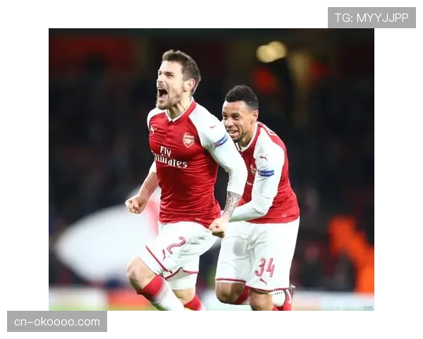 特写:老将告别战,圣埃蒂安队长赛后绕场致谢,带走一块草皮 特写:老将告别战,圣埃蒂安队长赛后绕场致谢,带走一块草皮