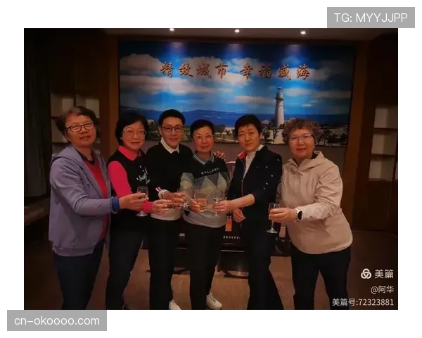 威海国际邀请赛颁奖仪式:中外球员互换队服,合影留念 威海国际邀请赛颁奖仪式:中外球员互换队服,合影留念